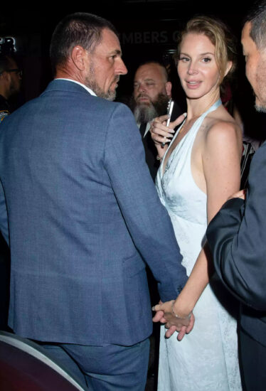 灵魂歌姬Lana Del Rey的另类日常！松饼店兼职，捕鳄大王男友也超有个性 - 奇趣星球报 - 奇趣星球报