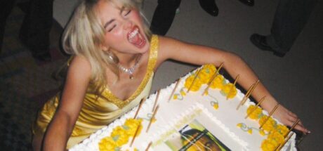 Sabrina Carpenter 因《Espresso》走红!从 Taylor Swift 助阵到 Adele 喜爱,她的成名故事值得一看! - 我的世界基岩版中文站