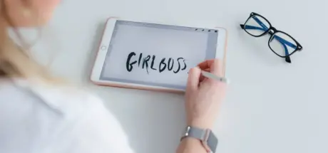 “Girlboss”不再是唯一选择！“Girl Moss”风靡年轻女生圈，轻松生活才是王道 - 奇趣星球报