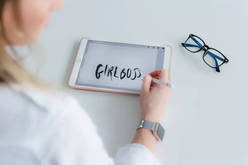 “Girlboss”不再是唯一选择！“Girl Moss”风靡年轻女生圈，轻松生活才是王道 - 奇趣星球报 - 奇趣星球报