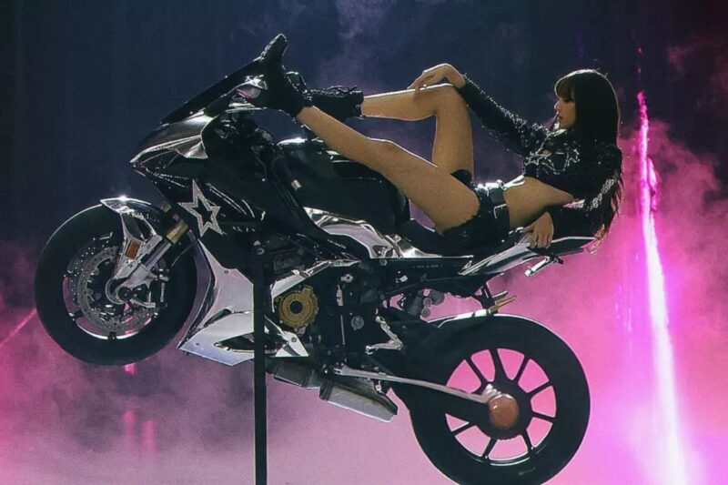 Victoria's Secret 2024大秀震撼来袭！Lisa燃爆舞台，天使名模齐聚，压轴女神惹全场泪目！ - 奇趣星球报 - 奇趣星球报