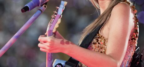 新奥尔良体育馆开启 Taylor Swift 模式!「巨型友谊手环」萌化粉丝心 - 我的世界基岩版中文站