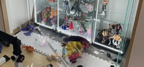 日本动漫迷的公仔收藏被毁,引发家庭大战!老公有错 VS 老婆乱砸,究竟谁的问题更大? - 我的世界基岩版中文站