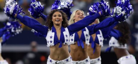 为圆梦忍受低薪与折磨！Netflix纪录片深度揭秘“美国啦啦队”光鲜背后的残酷现实 - 我的世界基岩版中文站