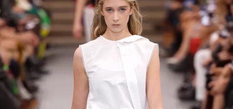 Nicole Kidman 16 岁女儿为 MIU MIU 走秀，气质不输妈妈，独特口音引热议 - 奇趣星球报