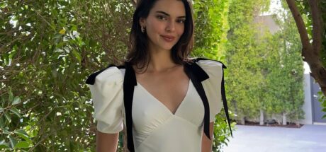 Kendall Jenner 低调炫富风格不改!卢浮宫深夜赤脚打卡照,细节引关注 - 我的世界基岩版中文站