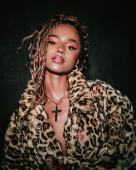 「南非版Ariana Grande」Tyla爆红!与Lisa、李泳知的亲密互动让粉丝大呼可爱 - 奇趣星球报 - 奇趣星球报