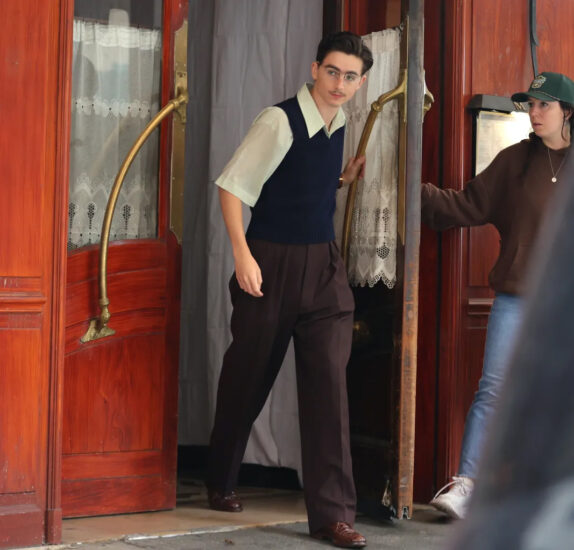 Timothée Chalamet 演绎传奇兵乓球员！从胜利者到因钱落败，命运反转令人唏嘘 - 奇趣星球报 - 奇趣星球报