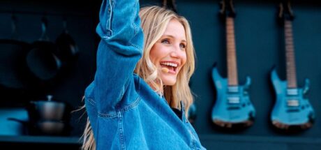 52岁 Cameron Diaz 罕见现身！家庭与事业双丰收，展现松弛魅力 - 我的世界基岩版中文站
