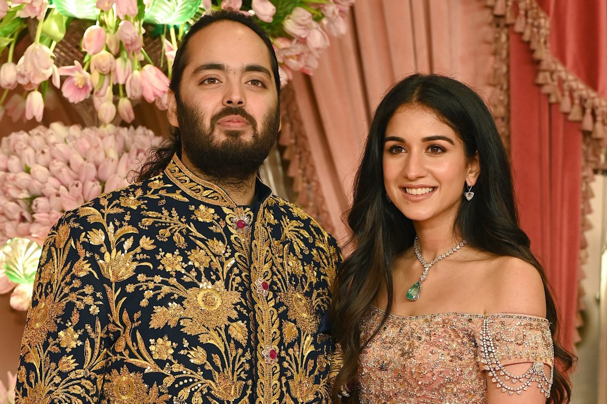 曾被认为「下嫁」给亚洲首富，然而新婚妻子 Radhika Merchant 却背景惊人！是印度最高不可攀的白富美！ - 我的世界基岩版中文站 - 我的世界基岩版中文站