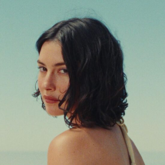 被誉为“美国张柏芝”的 Gracie Abrams!凭实力征服 Taylor Swift - 奇趣星球报 - 奇趣星球报