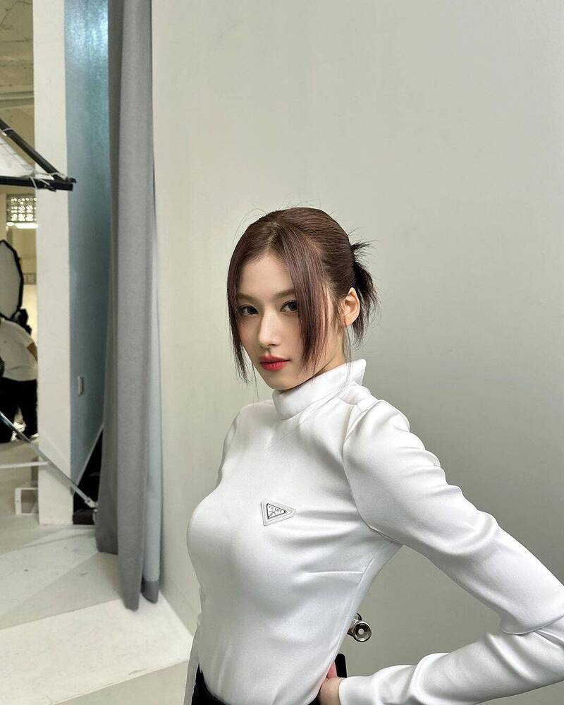 TWICE日籍成员 Sana 分享形象照！意外曝光惊人身材，吸引百万粉丝朝圣 - 我的世界基岩版中文站 - 我的世界基岩版中文站