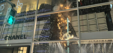 日本东京银座 CHANEL 圣诞装饰起火!周边顾客被紧急疏散,网民表示还以为是烟火表演! - 我的世界基岩版中文站