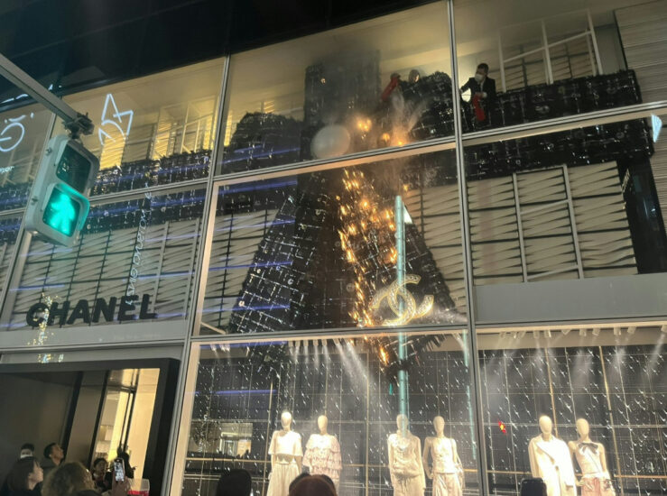 日本东京银座 CHANEL 圣诞装饰起火！周边顾客被紧急疏散，网民表示还以为是烟火表演！ - 奇趣星球报 - 奇趣星球报
