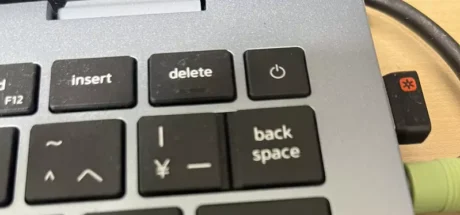 日本漫画家吐槽为什么要把笔记本电脑的“电源键”和“删除键”放在一起！网友们也纷纷晒出自己的电脑！ - 我的世界基岩版中文站