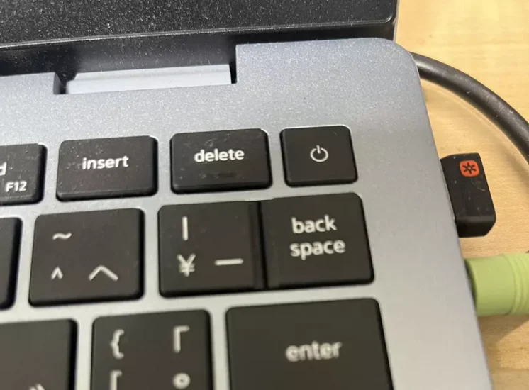 日本漫画家吐槽为什么要把笔记本电脑的“电源键”和“删除键”放在一起！网友们也纷纷晒出自己的电脑！ - 奇趣星球报 - 奇趣星球报