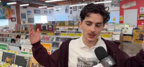 Timothée Chalamet 逛唱片行曝光「音乐品味」！从 Lauryn Hill 听到 Beastie Boys，自弹自唱难不倒他！ - 我的世界基岩版中文站