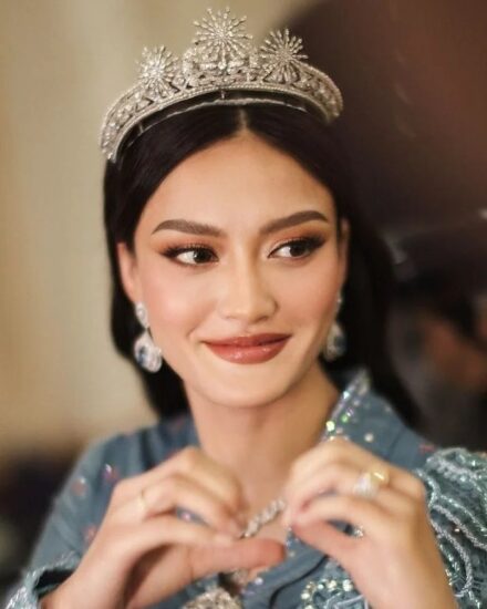 英国皇室50年悬案终揭晓！“玛丽皇后皇冠”现身马来西亚王妃 Natasya 头上！ - 奇趣星球报 - 奇趣星球报