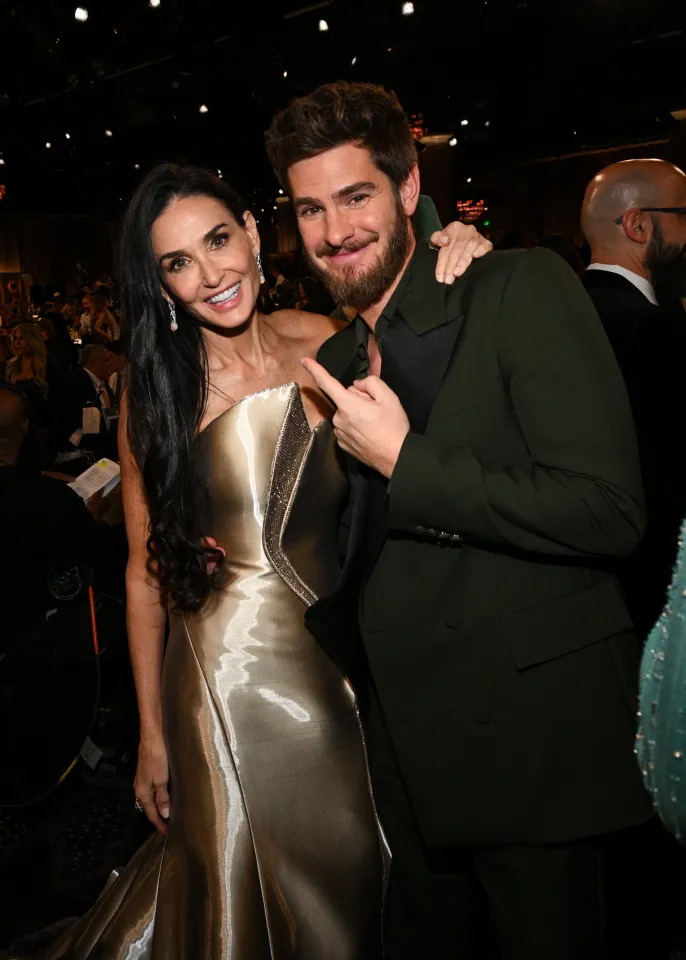 Demi Moore 传跟 Andrew Garfield 热恋！在金球奖上调情，已发展到同居，人生只要放胆没什么没可能！ - 我的世界基岩版中文站 - 我的世界基岩版中文站