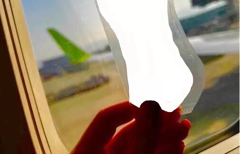 日本航空公司给宅宅的呼吁，带着“亚克力人形立牌”出游要当心！摆在窗框其实是大忌！ - 我的世界基岩版中文站 - 我的世界基岩版中文站