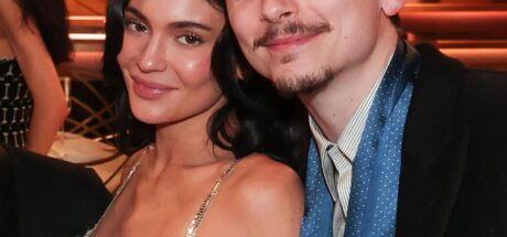 甜茶 Timothée 连在纽约宣传，也担心女友安危！遇过几个「渣男」，Kylie 终等到给她安全感的人！ - 我的世界基岩版中文站