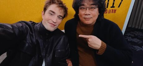 Robert Pattinson 深陷韩国魅力！试过当地美食、色彩鉴定就想移居，更会「亮相」《Running Man》！ - 奇趣星球报