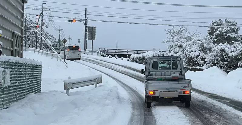 日本网友议论“雪国驾驶才懂的开车技巧”，为什么要离前车这么远！一看就知道他是内行人！ - 我的世界基岩版中文站 - 我的世界基岩版中文站