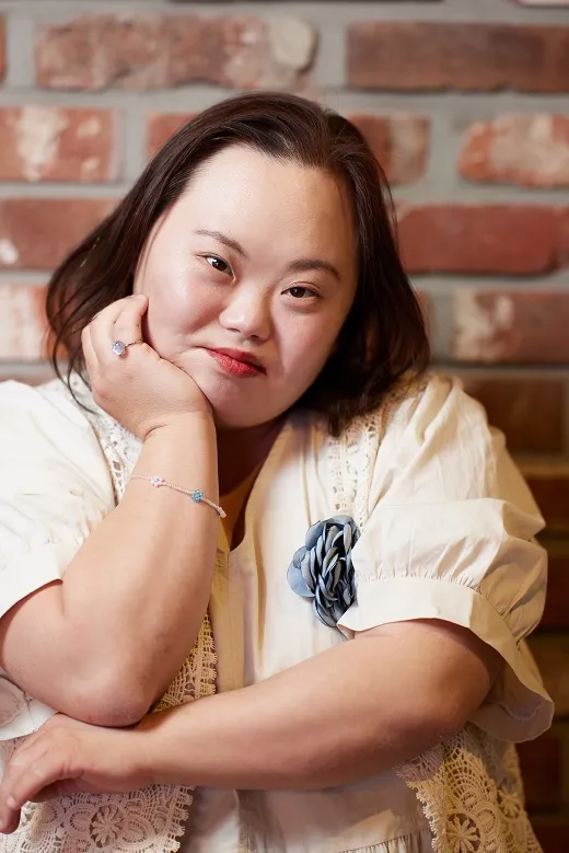 还记得《蓝调》韩志旼的姐姐吗，唐氏症演员郑恩惠要结婚了！与未婚夫从相恋到求婚的故事很动人！ - 我的世界基岩版中文站 - 我的世界基岩版中文站