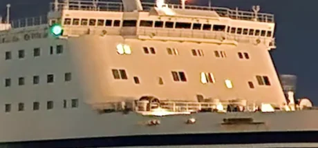 日本船长看不下去的行为，晚上正面最好不要开窗帘！违反灯火管制的后果很严重！ - 我的世界基岩版中文站