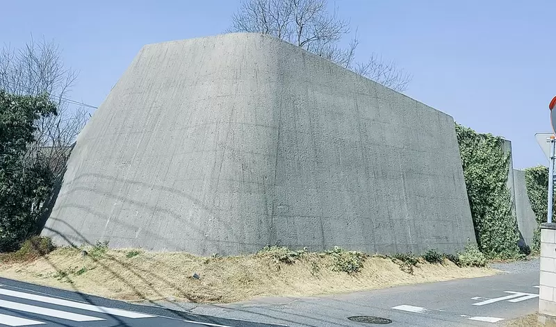 日本奇葩设计咖啡厅，乍看以为是挡土墙或碉堡！谁想得到里面藏着一家店！ - 我的世界基岩版中文站 - 我的世界基岩版中文站