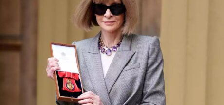 Anna Wintour 获英皇室颁勋位,戴上的紫水晶颈链充满故事!75 岁的她有着如英女皇般的工作态度! - 我的世界基岩版中文站