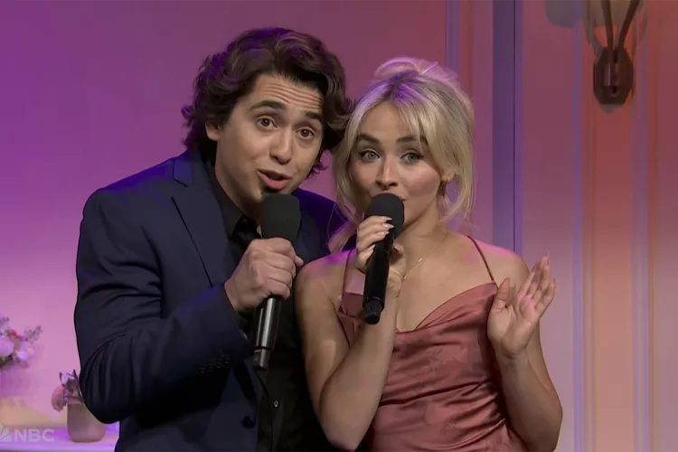 整个网络都在问「谁是 Domingo？」！他因 SNL 3 部曲爆红，更成为 Sabrina Carpenter 演唱会焦点！ - 我的世界基岩版中文站 - 我的世界基岩版中文站