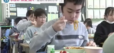 日本“孤独的美食家世代”，共桌聊天的文化回不来了！小学生每天依然独自吃着营养午餐！ - 我的世界基岩版中文站