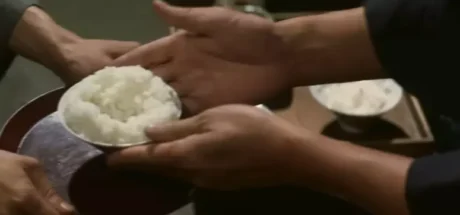 日本网友议论“古代侠客的用餐礼仪”，吃饭只吃一碗非常不吉利！老电影的特殊添饭法，让网友看傻了！ - 我的世界基岩版中文站