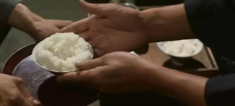 日本网友议论“古代侠客的用餐礼仪”，吃饭只吃一碗非常不吉利！老电影的特殊添饭法，让网友看傻了！ - 我的世界基岩版中文站 - 我的世界基岩版中文站