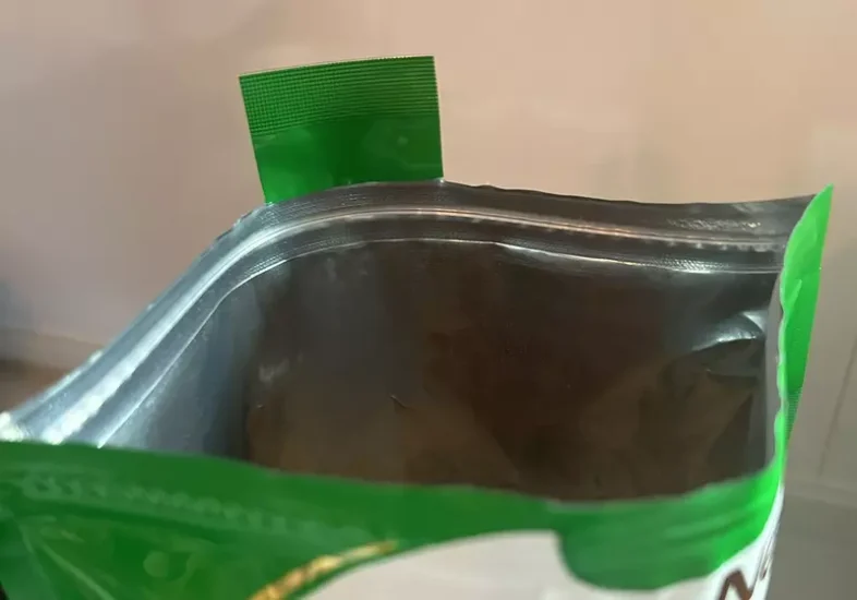 日本网友议论“夹链袋包装怎么开”，第2次使用总是很难施力！网友分享诀窍，只需中间留个小缺口即可！ - 奇趣星球报 - 奇趣星球报