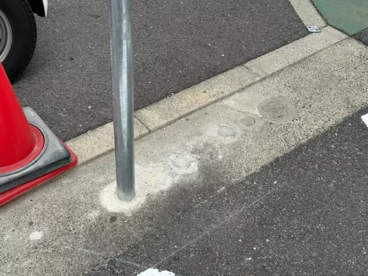 日本同人绘师分享“缓缓移动的交通标志”，被撞断就挪到旁边一点！绘师化身观察家记录4年来的变化！ - 我的世界基岩版中文站 - 我的世界基岩版中文站