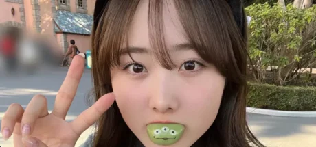 日本网友议论“东京迪士尼不成文规定”吃三眼怪麻糬一定要先含着拍照!没照做就等着被排挤! - 我的世界基岩版中文站