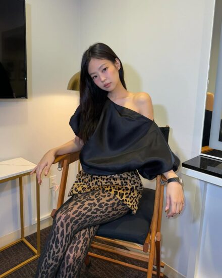 Jennie 回看这些年的忙碌,直言下辈子只想当普通人!但人生只有一次,她积极生活的态度值得借鉴! - 我的世界基岩版中文站 - 我的世界基岩版中文站