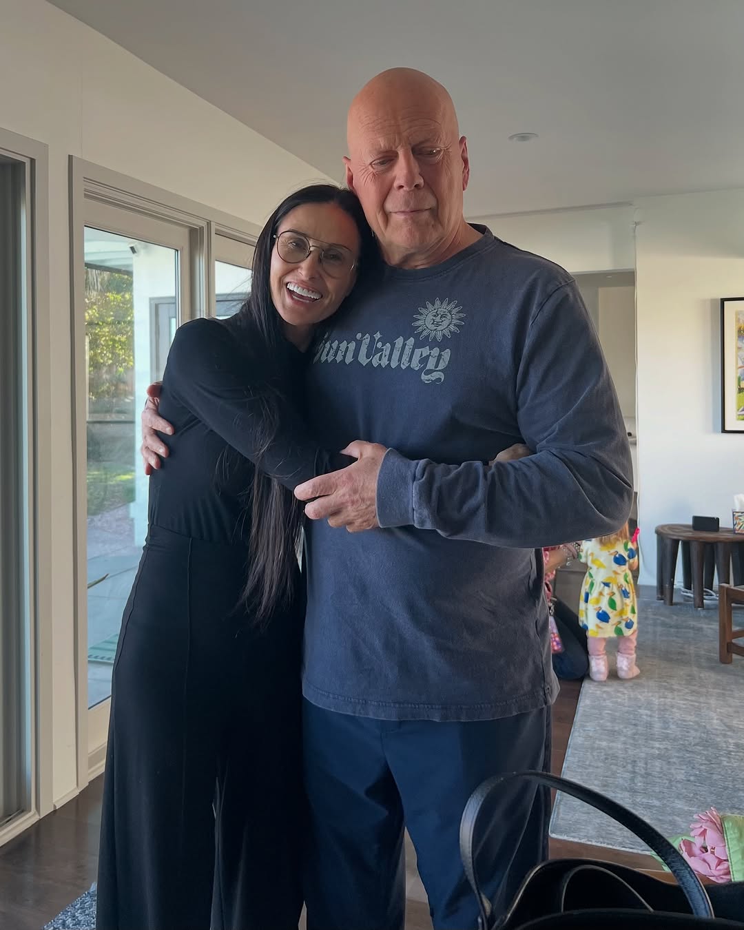 Demi Moore 与失智症前夫 Bruce Willis 共舞庆生！「离婚」只切割夫妻身份，并没有减少两人的爱！ - 我的世界基岩版中文站 - 我的世界基岩版中文站
