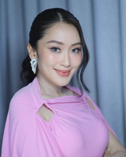 每次登场都像时尚街拍，被称「泰国首席名媛」！不过这位泰国美女总理可不是省油的灯！ - 我的世界基岩版中文站 - 我的世界基岩版中文站