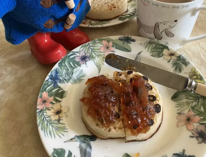 日本驻英大使因“英国烤面饼的吃法”问题,引爆网友饮食文化之争!他只涂果酱挨批没有人这样吃! - 奇趣星球报 - 奇趣星球报