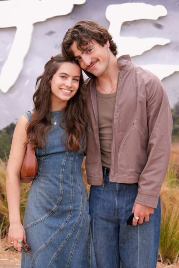 认识 Benson Boone 女友！拥 500 万粉丝，由 TikTok 网红发展成电影演员，有传《Beautiful Things》为她而作！ - 我的世界基岩版中文站 - 我的世界基岩版中文站