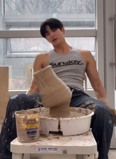 懂艺术的男人超帅！神似朴炯植的韩国陶艺师在网上爆红，千万网友等着看他捏陶！ - 我的世界基岩版中文站 - 我的世界基岩版中文站