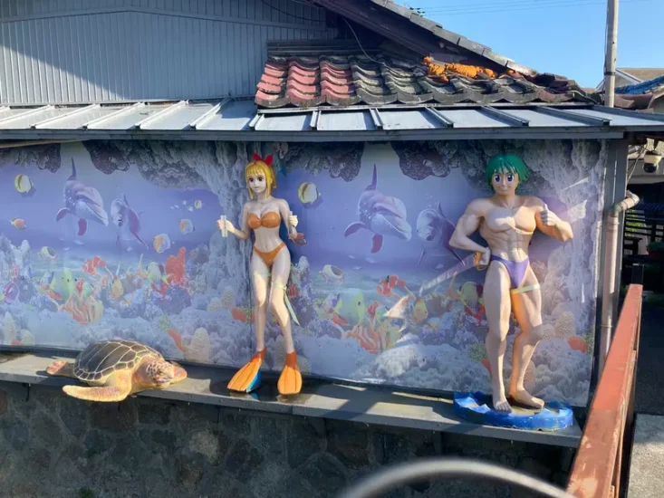 日本长滨市老房子成为网络热议的焦点，宁静住宅区赫然出现“等身大人偶”！几年前还有炭治郎和祢豆子！ - 奇趣星球报 - 奇趣星球报