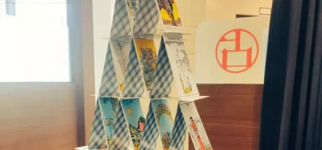 日本网友议论“占卜师的秘密”，没有客人的时候它们都在做什么！甚至有人猜测在学西索叠牌自娱自乐！ - 我的世界基岩版中文站