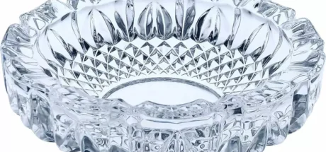 日本网友议论“水晶玻璃烟灰缸”，现代人都觉得是打人的凶器！如今却只能在警匪片或黑道片看到！ - 我的世界基岩版中文站