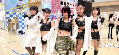 日本去年《Comic Market》引发话题的“除臭防卫队”又来了！Coser出动消灭臭气熏天的宅宅！ - 我的世界基岩版中文站