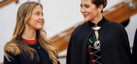 丹麦的小公主约瑟芬已经14岁，主动入读平民寄宿学校！性格非常独立，不介意亲自洗厕所！ - 我的世界基岩版中文站