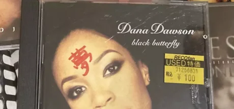 日本网友议论“二手市场出现大量奇怪CD”，每一张都被写了“梦”字！仿佛是专为标记自家藏品！ - 我的世界基岩版中文站